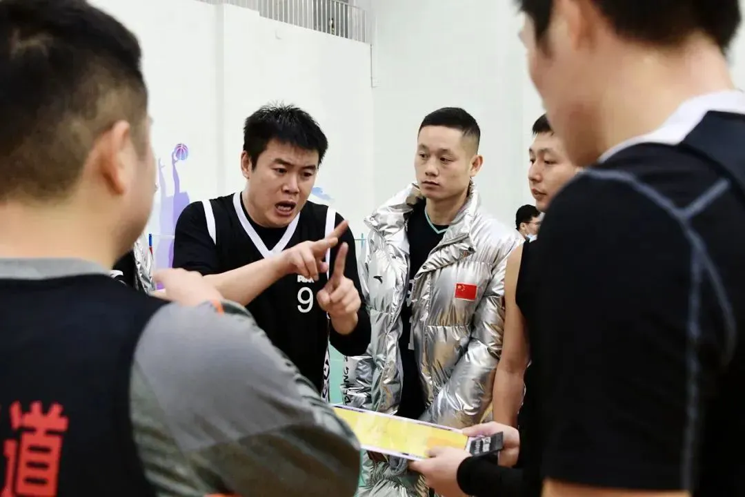 学生篮球主力如何平衡学业与训练_1